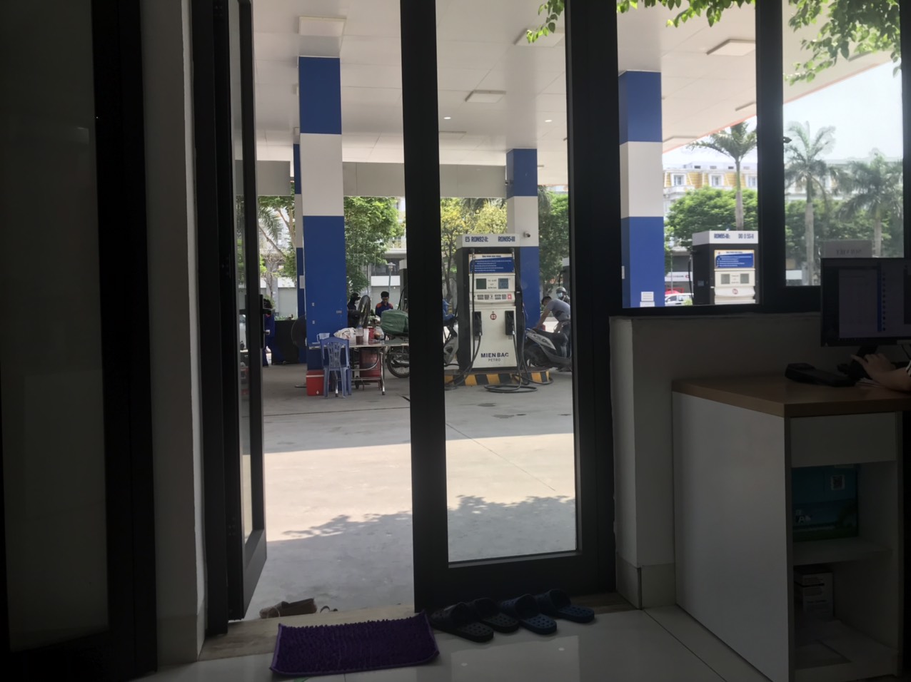 Tuyển gấp 10 nhân viên bán xăng dầu